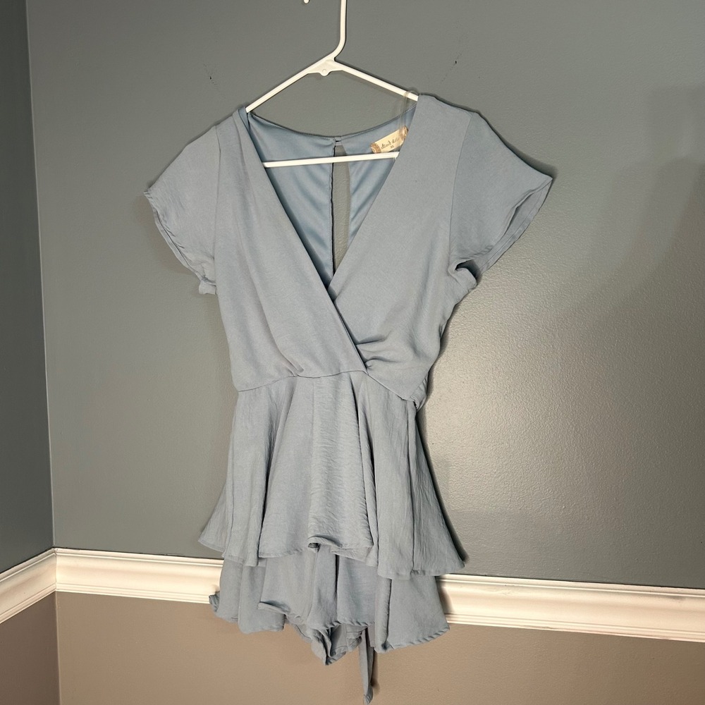 Altar'd State Women XS Blue Wrap Front Ruffle Tiered Romper Short Sleeve Keyhole